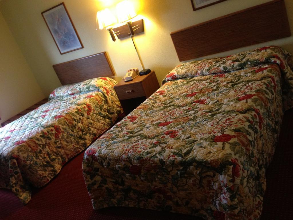 Executive Inn باين بلاف الغرفة الصورة